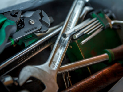 Bild von einer Werkzeugkiste als Sinnbild für den Java Annotation Processing zur Erstellung von Immutables.