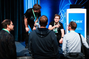 Speaker im Gespräch mit Teilnehmern